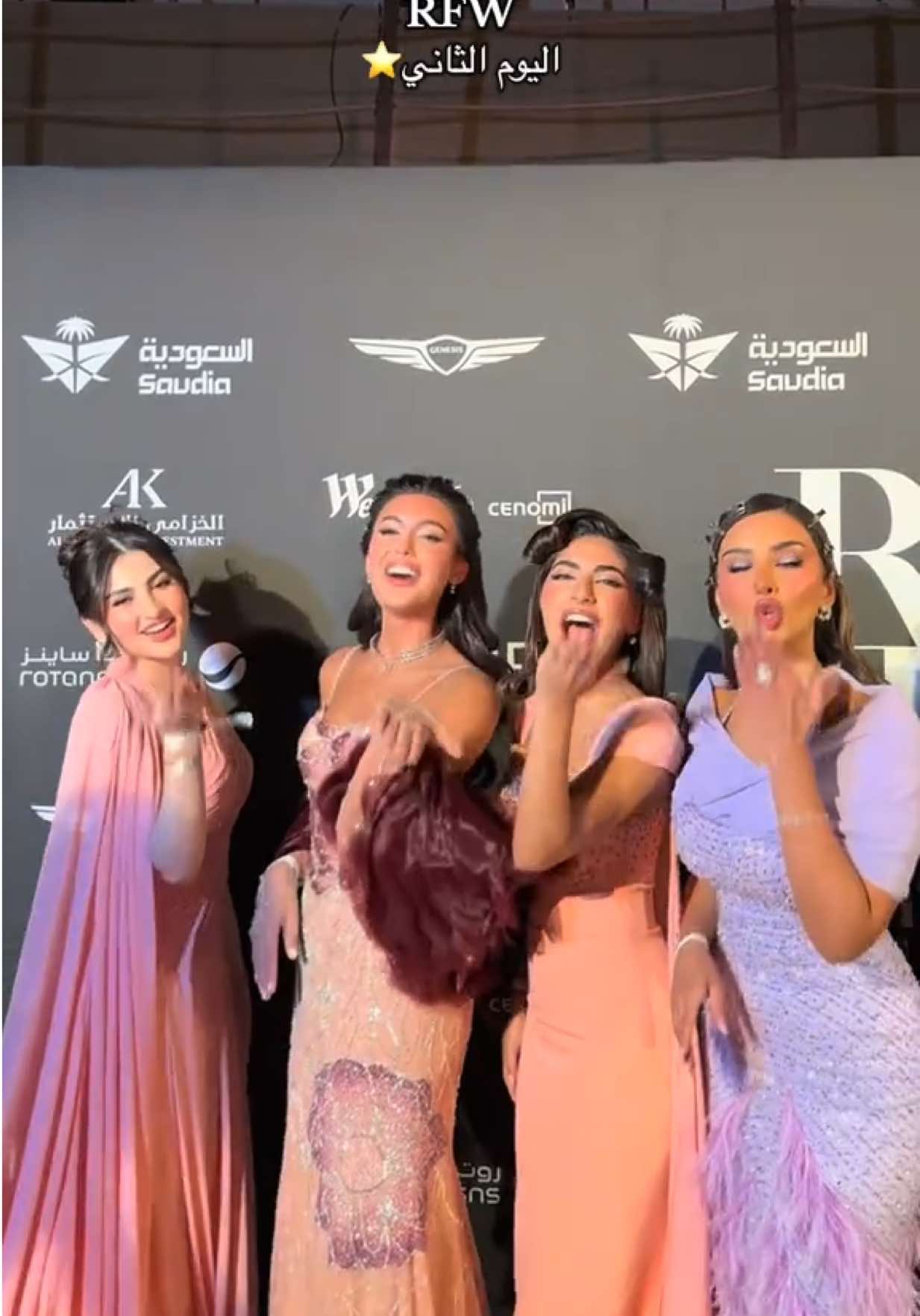 ياحلو البناااات💕💕💕  @Riyadh Fashion Week  #new #riyadhfashionweek #rfw #فاشن_ويك 
