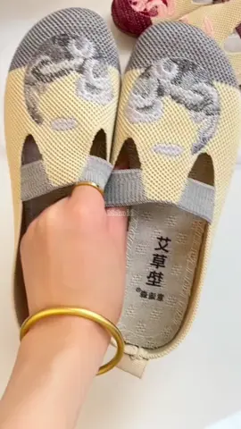 Sepatu slip-on wanita model simple dan stylish#sepatu#sepatuwanita#sepatusliponwanita#fyp 