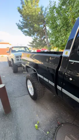 When you both had the same idea to drive the squares to work #squarebodychevy #squarebody #squarebodynation #k10 #k5blazer 