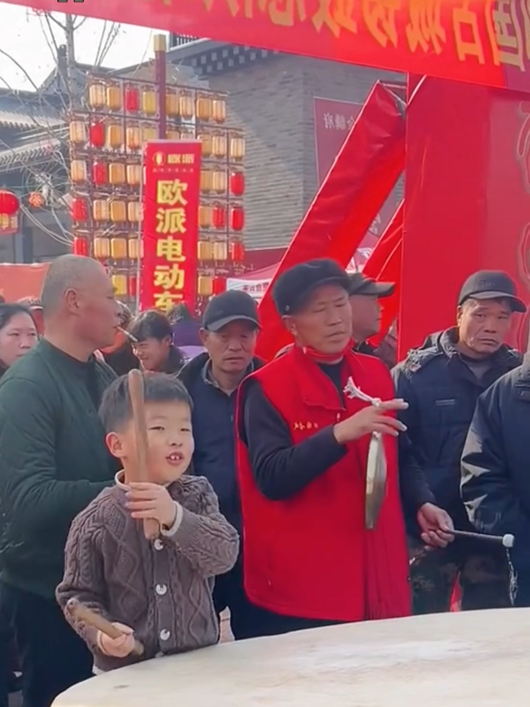 高手在民间！小家伙打鼓真有范儿 👏 | Talented Kid Drummer Rocks!#小鼓手 #锣鼓威风 #打鼓 #高手在民间#FolkDrumming #LittleDrummer #FolkArt