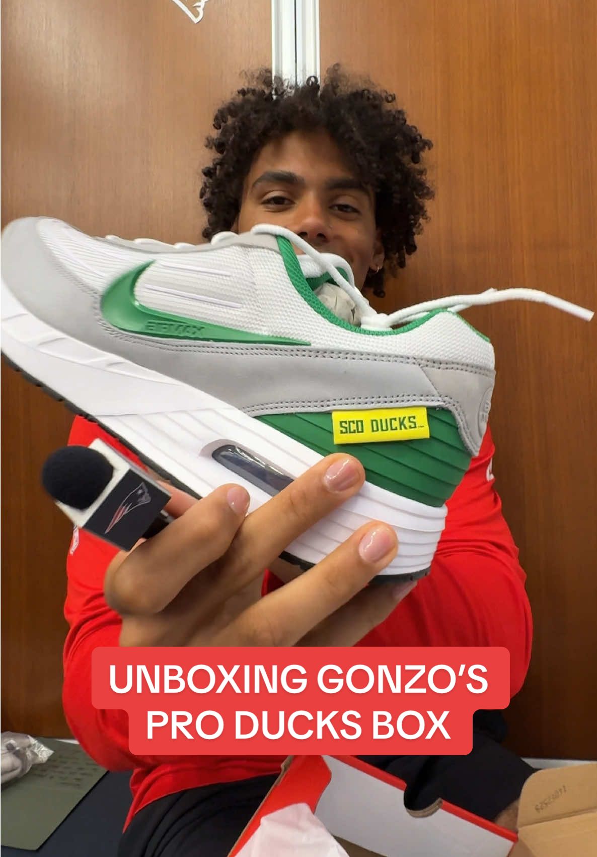 christian gonzalez unboxes his nfl pro ducks box 🦆 #nfl #patriots #oregon #unboxing #christiangonzalez 