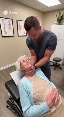 license kept✅ #sora #chiropractor #neckhurts #chiro 