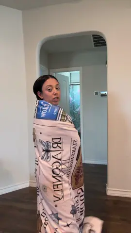 It is so surreal that I’m watching  Gilmore girls with my teen now. #gilmoregirls #gilmoregirlstiktok #gilmoregirlstok #gilmoregirlsblanket 