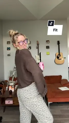 Dropping the fit details in the orange cart #fit #fallfashion #uniquepants #barreljeans #everydayoutfits 