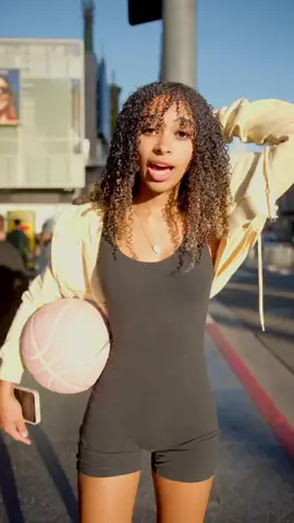 hooping in #La 🏀⛹️‍♀️