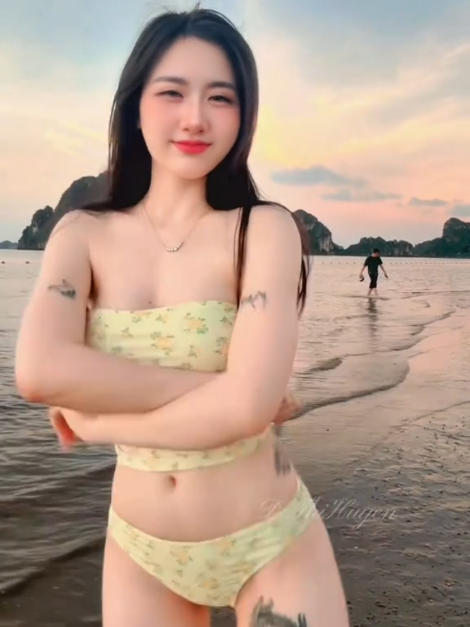 bữa cơm nhà em lo còn anh lo thành công#vietnamese #gaideptiktok #triêuview #girl #bikiniseason 