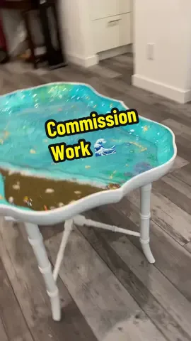 One of my costum orders. A young girl wanted her grandma’s favorite table to get a makeover. #upcycledart #commissionartist #furnituremakeover #myartchallenge #myartwork 