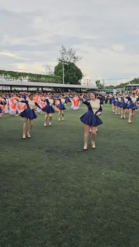 Un cuerpo de Cachiporristas bastante grande, ese dia contamos como 80 chicas. Banda Municipal de La Libertad Oeste #musica #band #festival #belleza #talento 