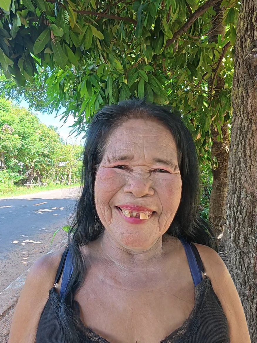 เอื้อยยังโสดอยู่เด้อบักหล่า #คลิปตลก #ยายสิม 