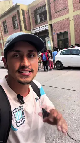 Mienten con que la provincia está en superávit y así tienen a los colegios de Jujuy. Me encantaría poder ir colegio por colegio mostrando cuál es la situación de cada institución y verían la precariedad en la que estudian nuestros estudiantes. Ojalá esto le llegue a todo aquel responsable de esto, indigna y da vergüenza.