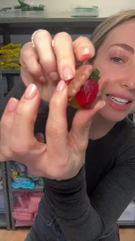 Do this to get the most delicious apple pie flavor every 🥧🍏🍎 #rubybond #candy #chocolate #applepie 