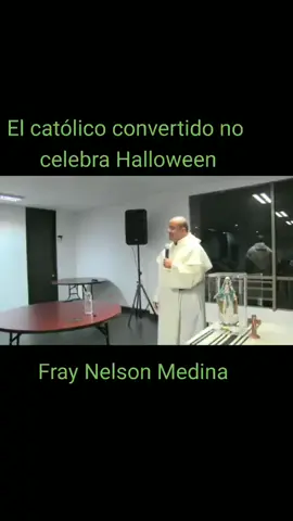 Fray Nelson Medina explica cuál debe ser la actitud del católico frente a Halloween. 🙏 Una enseñanza clara para vivir con fe y discernimiento. ✝️ #FrayNelsonMedina #Halloween #FeCatólica #ReflexiónCristiana #CatólicosTikTok 