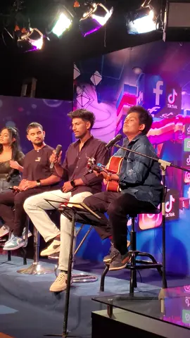 ලස්සන දවසක with 🥺💓 @Pramod Karunarathna  @gihanikarunarathna @SWARNAWAHINI  #namidu_bandara🎸💫🎙️ #guitarboysl #namiya🎸✨️ #srilanka #swarnawahinitv 