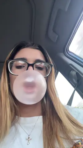 Just a girl and her bubble gum era 💕 sometimes it’s the little moments that pop the most 🎀💋 #BubbleGumVibes #CuteMoments #GirlyAesthetic #PopOfFun #tiktoktrend 