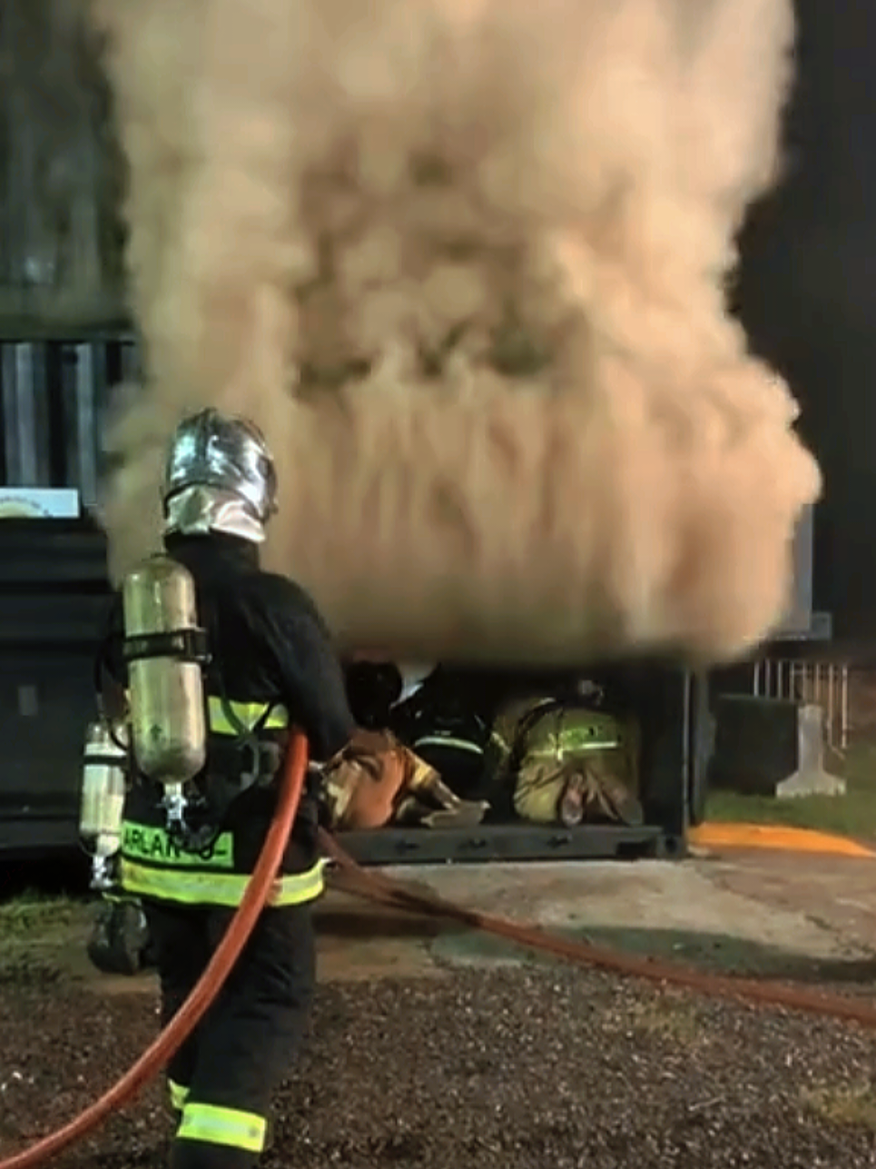 💢ตู้คอนเทนเนอร์💢#แบล็คดาร์ฟ🔥backdraft #เทรนด์วันนี้ #โรงเรียนความรู้ของนักดับเพลิงในอาคาร #firefightertiktok🧑‍🚒 #ฮีโร่ไม่จําเป็นต้องมีพลังวิเศษ 