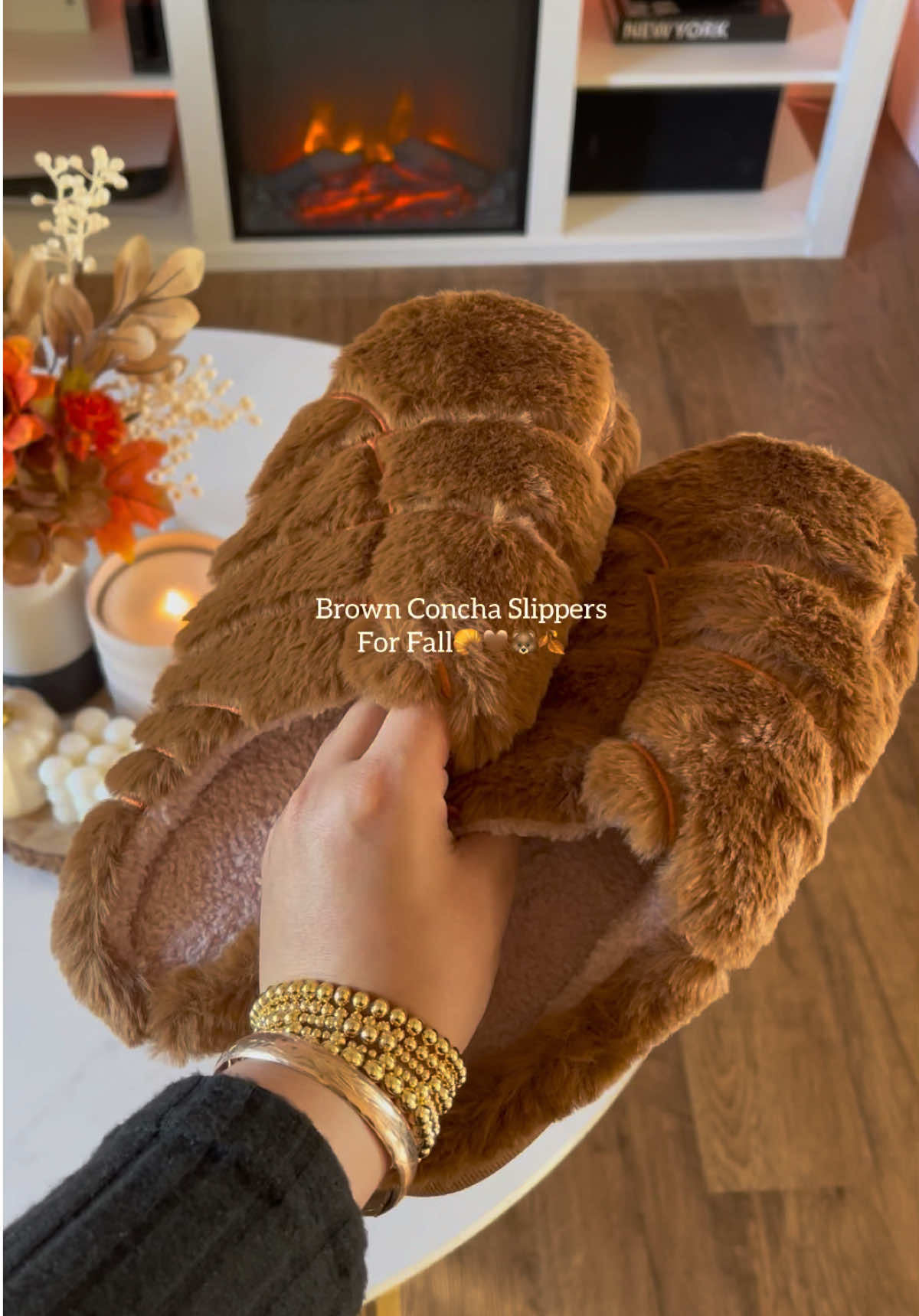 Brown concha slippers for fall🥐🤎🐻🍂  #cozyslippers#fallfashion#slippers#fallslippers#tiktokshopcreatorpicks  