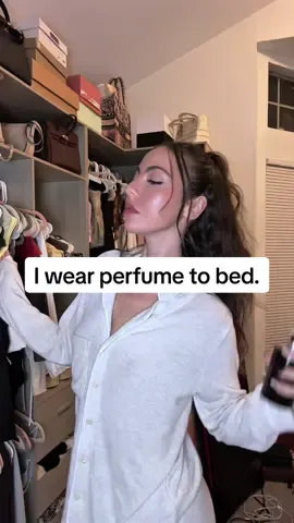 My bed smells like vanilla baby powder  #perfume #perfumetok #perfumeforwomen #perfumecollection #perfumelover 