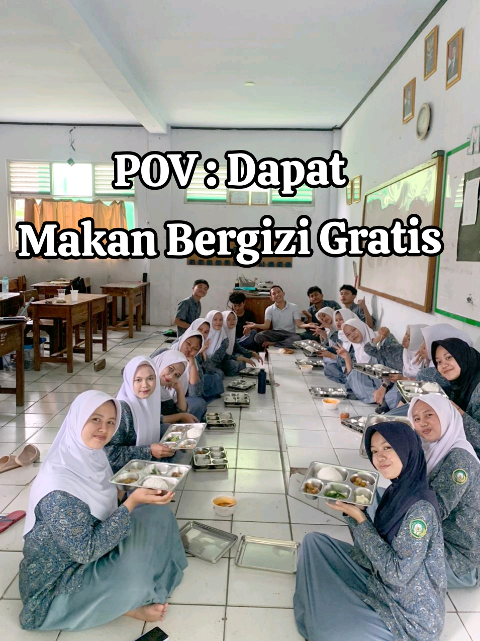 Akhirnya Program Makan Bergizi Gratis Sampe di MAN 1 Lebak, Ini dia Reaksi Anak-anak kelas XII-6 begitu dapet MBG.  #makanbergizigratis #MBG #man1lebak #fyppppppppppppppppppppppp 