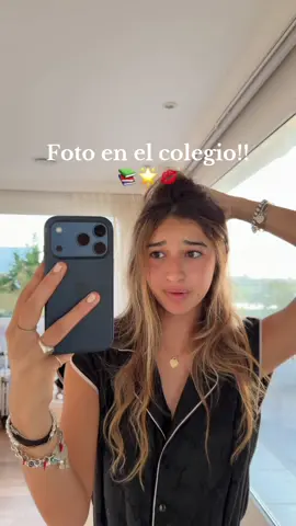 Hoy foto en el cole así Que GRWM!! 💋🌟📚💖✨📸 • #jazmintrajtenberg #photo #grwmforschool #milipili #humor 