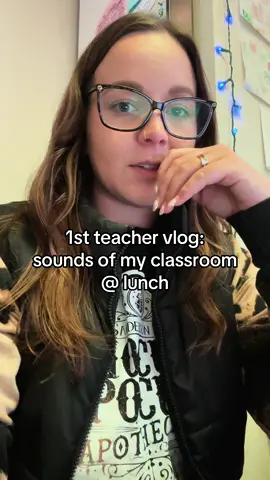 high school teacher lunch vlog (but it’s just sick me trying to survive the day & nonsense 🤷‍♀️) #teachertok #highschool #classroom #lunchvlog 
