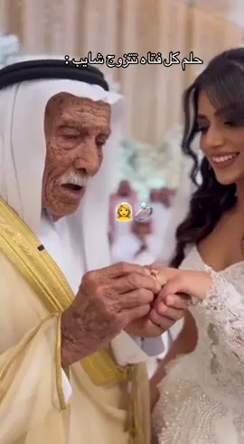 عقب م كانت غريبه اصبحت مني قريبه 😂: 