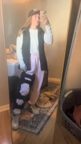 Pink out game! Yes I wore my pink sweatpants- and no I’m not cleared to fully work yet 💕 #hsfootball #pinkout #sportsmedicine 