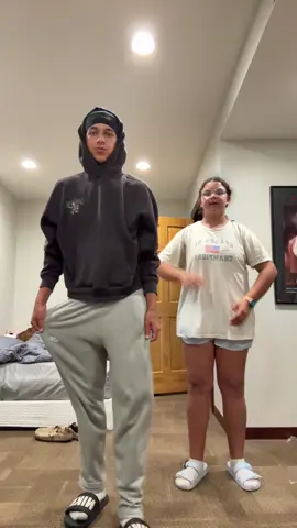 “Excuse me these new jeans new jeans cost a stack💵” #viral #trandingdance #dancechallenge #dance #fyp @67something sister kinda tuff 🤷🏾‍♂️