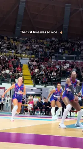 Hena kurtagic 😅 #volleyball #volleyballplayer #volleyballworld #volleyballgirls #วอลเลย์บอลหญิง #fyp #viral #volley #italy 