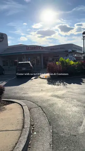 For the month of October - the surrounding Atlanta area Chick-fil-A’s are selling 6 count chocolate chip cookie packs and the proceeds go to CHOA’s Kids at Heart Program. Truetts was sweet enough to invite our family tonight for dinner for their costume event to help sell cookies ❤️ this program is special to us because Parker has been a patient in the cardiac unit at choa for the past 2 years ❤️ #chickfila #truetts #congenitalheartdisease #chd #halloween 