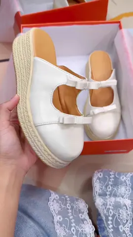 #รองเท้า #รองเท้าแฟชั่น 