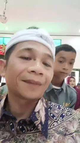saksi nikah putri dari bapak Akim camat Sukatani,Egi sigap dibelakang om Zein gak mau duduk#omzeinbupatipurwakarta #saepulbahribinzein #omzeinbupatiaing #omzeinjagoandedimulyadi 