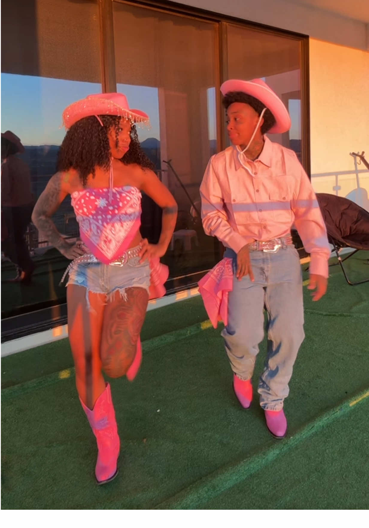 WHAT COLOR ARE WE WEARING? ( WRONGS ANSWERS ONLY)💕