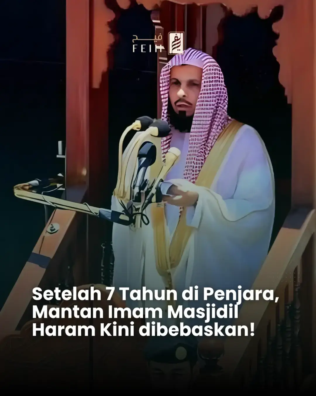 Sheikh Shalih Al-Talib, mantan imam dan khatib Masjidil Haram, dikabarkan telah dibebaskan dari penjara setelah menjalani lebih dari tujuh tahun masa tahanan di Arab Saudi. Ia sebelumnya ditangkap pada Agustus 2018 usai menyampaikan khutbah yang menyerukan kewajiban umat Islam untuk menentang kemungkaran, yang diduga menyinggung kebijakan Otoritas Hiburan Umum Arab Saudi terkait percampuran laki-laki dan perempuan di acara hiburan. Kasusnya sempat menarik perhatian dunia Islam karena Al-Talib dikenal sebagai ulama yang disegani dan berpegang teguh pada prinsip dakwahnya. Setelah melalui proses panjang, pada Agustus 2022 Pengadilan Banding Kriminal Khusus di Riyadh menjatuhkan hukuman 10 tahun penjara kepada Sheikh Al-Talib. Namun pada akhir September 2025, beberapa media internasional seperti Pakistan Today dan Siasat melaporkan bahwa beliau akhirnya dibebaskan. Meski begitu, pembebasan ini bukan kebebasan penuh, melainkan berubah status menjadi tahanan rumah. Menurut laporan Saudi Prisoners of Conscience dan Taj Rights Organization, Sheikh Al-Talib kini berada di bawah pengawasan ketat dan diwajibkan memakai alat pelacak elektronik di pergelangan kakinya. Hingga saat ini, pemerintah Arab Saudi belum memberikan pernyataan resmi mengenai perubahan status tersebut. Sementara beberapa aktivis hak asasi manusia, termasuk Abdullah Al-Odah, menyebut kabar pembebasan itu belum dapat diverifikasi secara independen. Komisi Kebebasan Beragama Internasional AS (USCIRF) pun masih mencatat nama Sheikh Al-Talib dalam daftar tahanan yang belum sepenuhnya bebas. Kasus ini memperlihatkan bagaimana batas antara dakwah dan politik di Arab Saudi masih sangat sensitif. Di satu sisi, banyak umat Islam di seluruh dunia bersyukur mendengar kabar bahwa salah satu ulama Masjidil Haram itu telah keluar dari balik jeruji. Namun di sisi lain, status tahanan rumahnya menjadi pengingat bahwa perjuangan dalam menegakkan amar ma’ruf nahi munkar sering kali disertai ujian yang berat, bahkan bagi para ulama sekalipun.