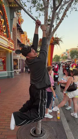 His upper body strength 😍😍😍