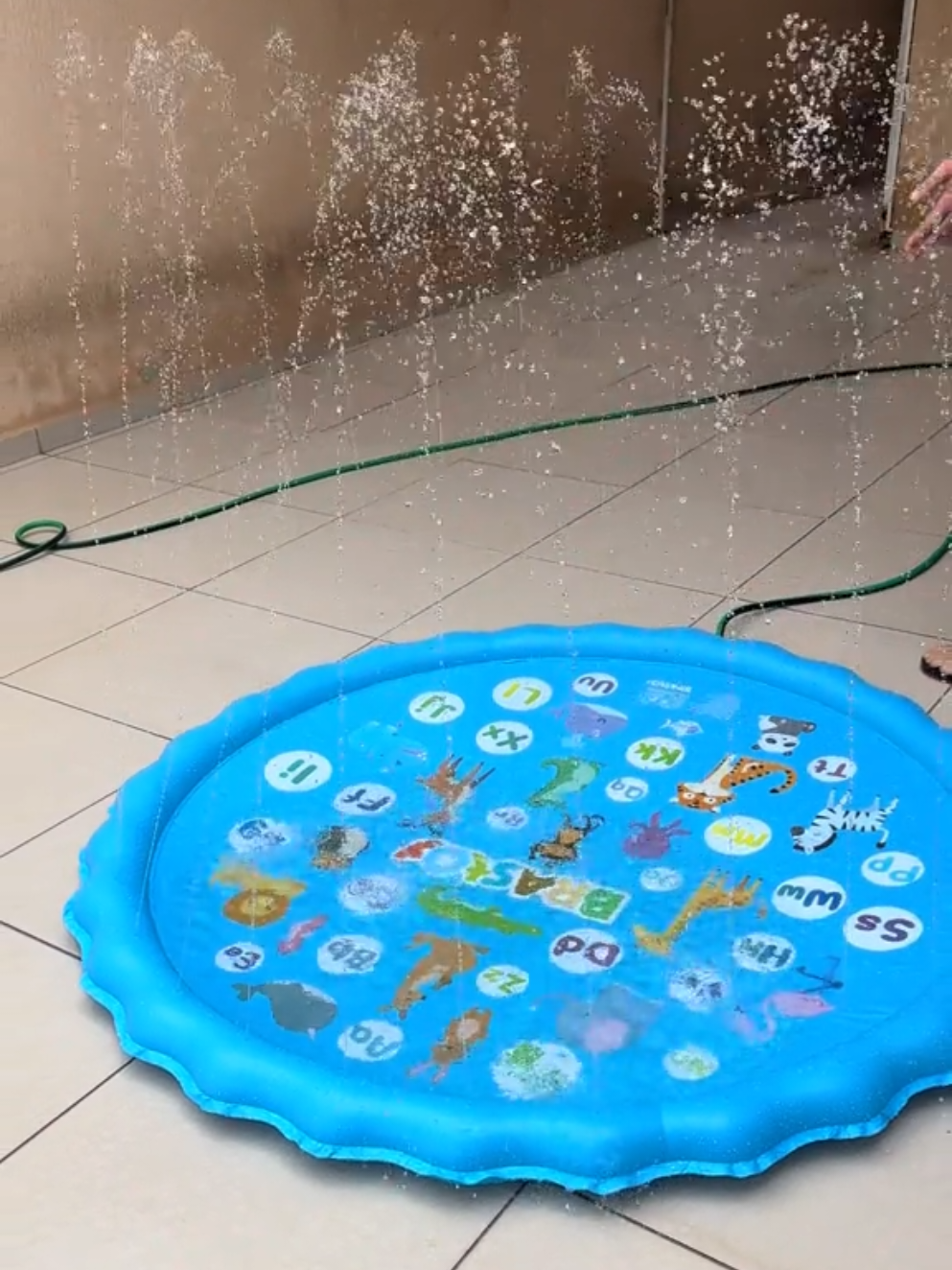 Splash Pad Sprinkler Esteira 💙 ID: CGJ-EJS-UDR . . . #verao #piscina #piscinainflavel #inflavel #splash 