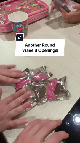 Decided to get some more wave b bags! (And did a different style of opening!) Let’s see if we got any chasers!! #disneypins #disneypintrader #disneypincollector #mysterypinunboxing #hiddenmickey 