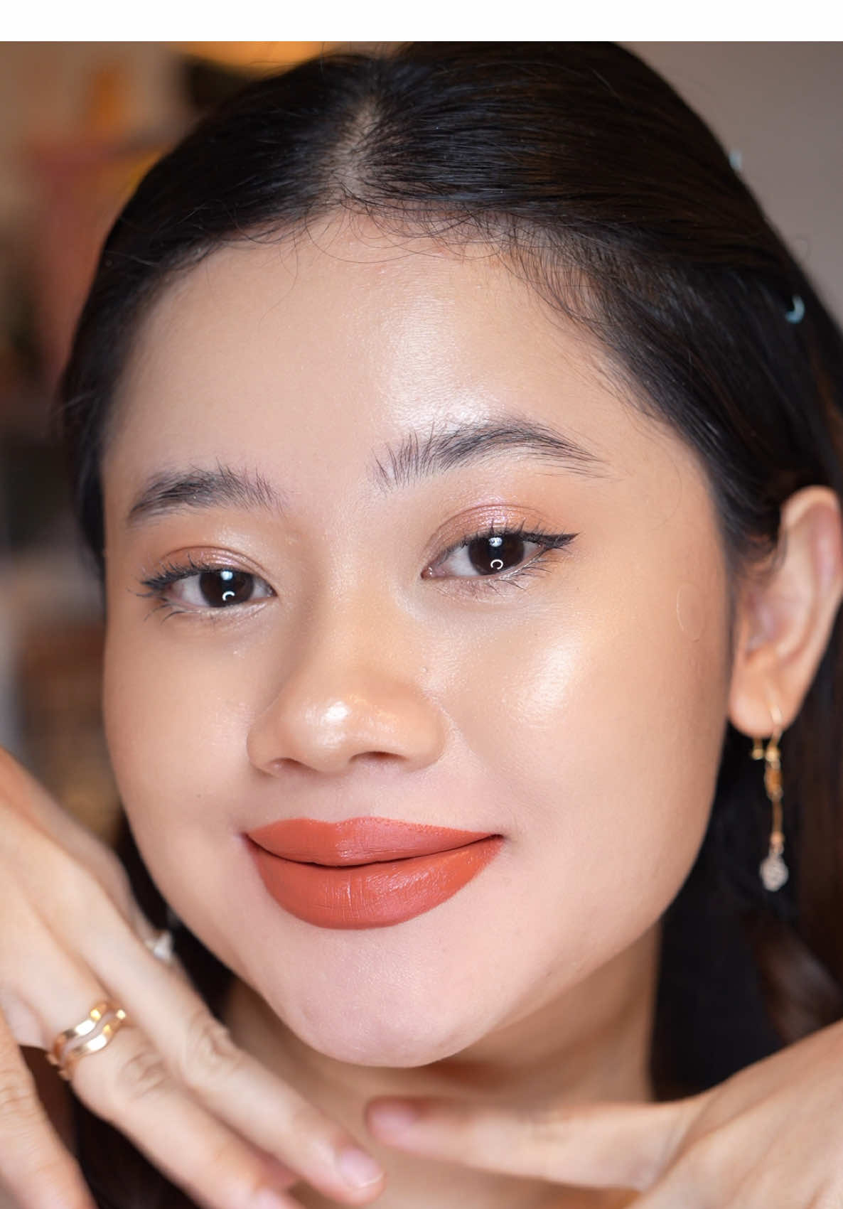 Sekali swipe aja bisa nutupin bibir gelap, no drama !!! Awet seharian, ringan, gabikin kering pkonya oke banget,btw ini shade 360 Discoverer #maybelline #maybellinesuperstaymatteink #wearemaybelline #cumamatteinkyangbisa #