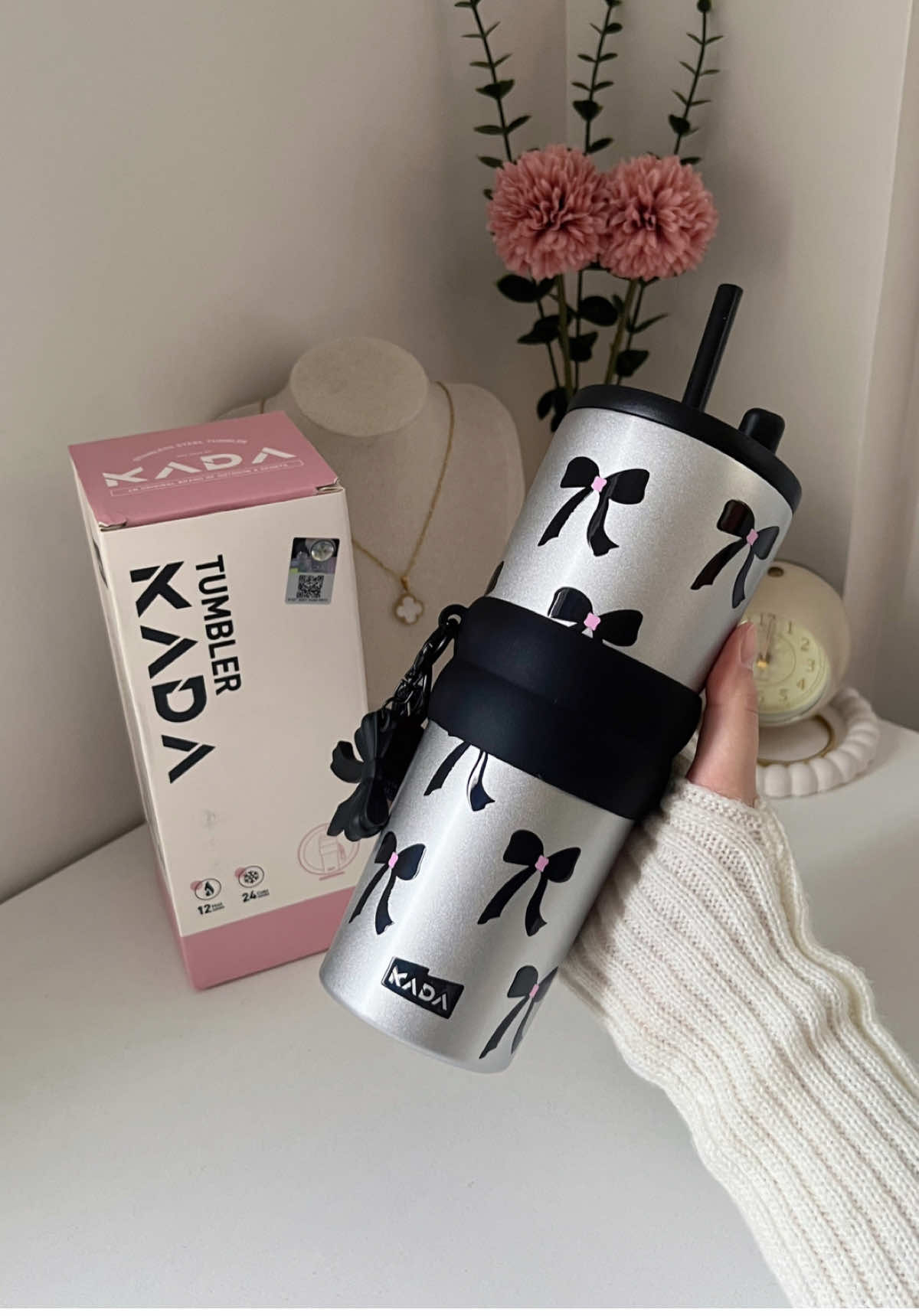 KADA Hot and Cold Tumbler With Straw!🎀🖤  #kadatumbler #kada #fyp #tumblerwithstraw #hotandcoldtumbler 