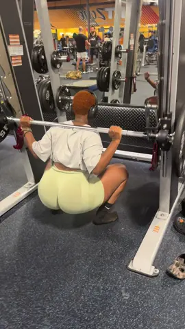 Strong legs workout 🏋️‍♀️#fyp#viraltiktokvideo #goviralvideo 