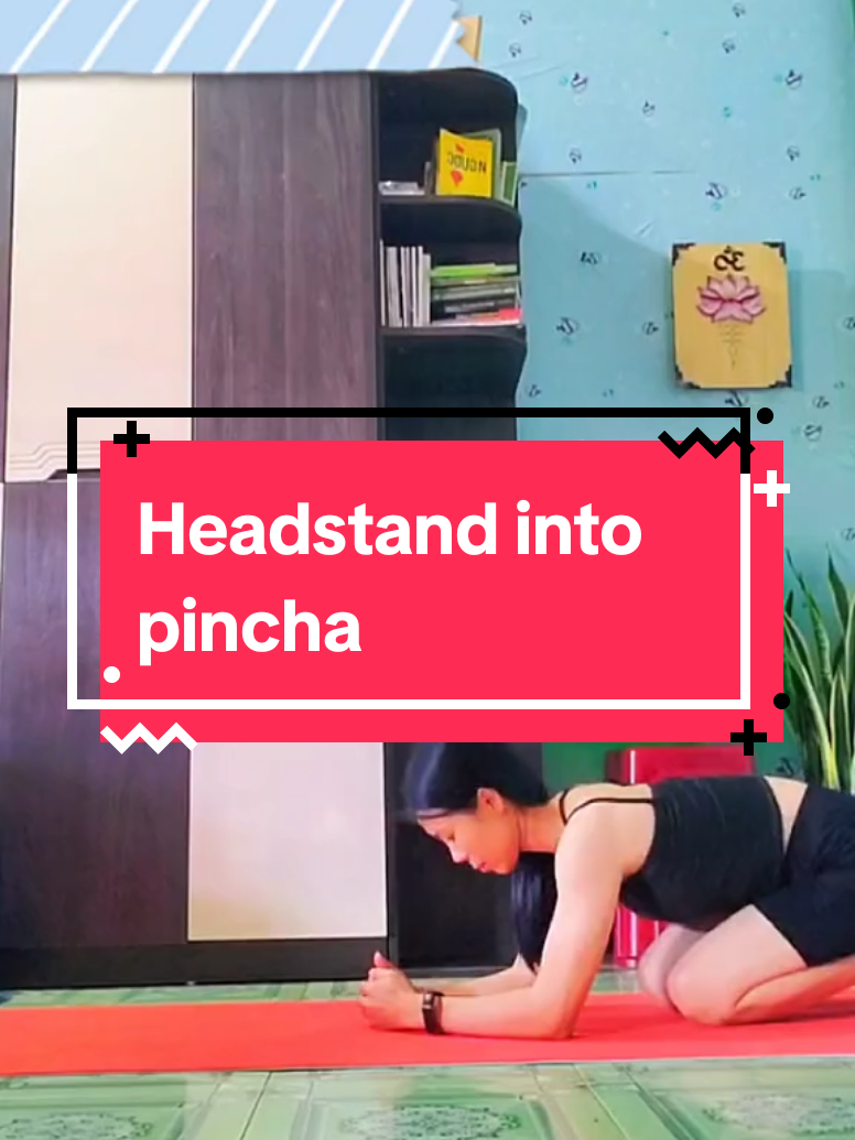 Headstand lên pincha trục thẳng. Cuối tuần thăng bằng 1 chút để thấy cuộc đời vẫn còn đáng yêu lắm...  #yoga #yogakimthoa #foryou #headstand #pincha 