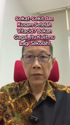 Baru pakai Vitacid tapi malah cekat-cekit dan kusam? Tenang, itu bukan gagal, tapi fase adaptasi ilmiah yang disebut retinoid reaction. Yuk, pahami apa yang sebenarnya terjadi di kulitmu biar nggak buru-buru menyerah 💛 #Vitacid #TretinoinJourney #RetinoidPurging #SkincareScience #DermatologyFacts #SkinBarrier #RetinoidDermatitis #SkinHealth #SmartSkincare #DokterNgomongKulit 