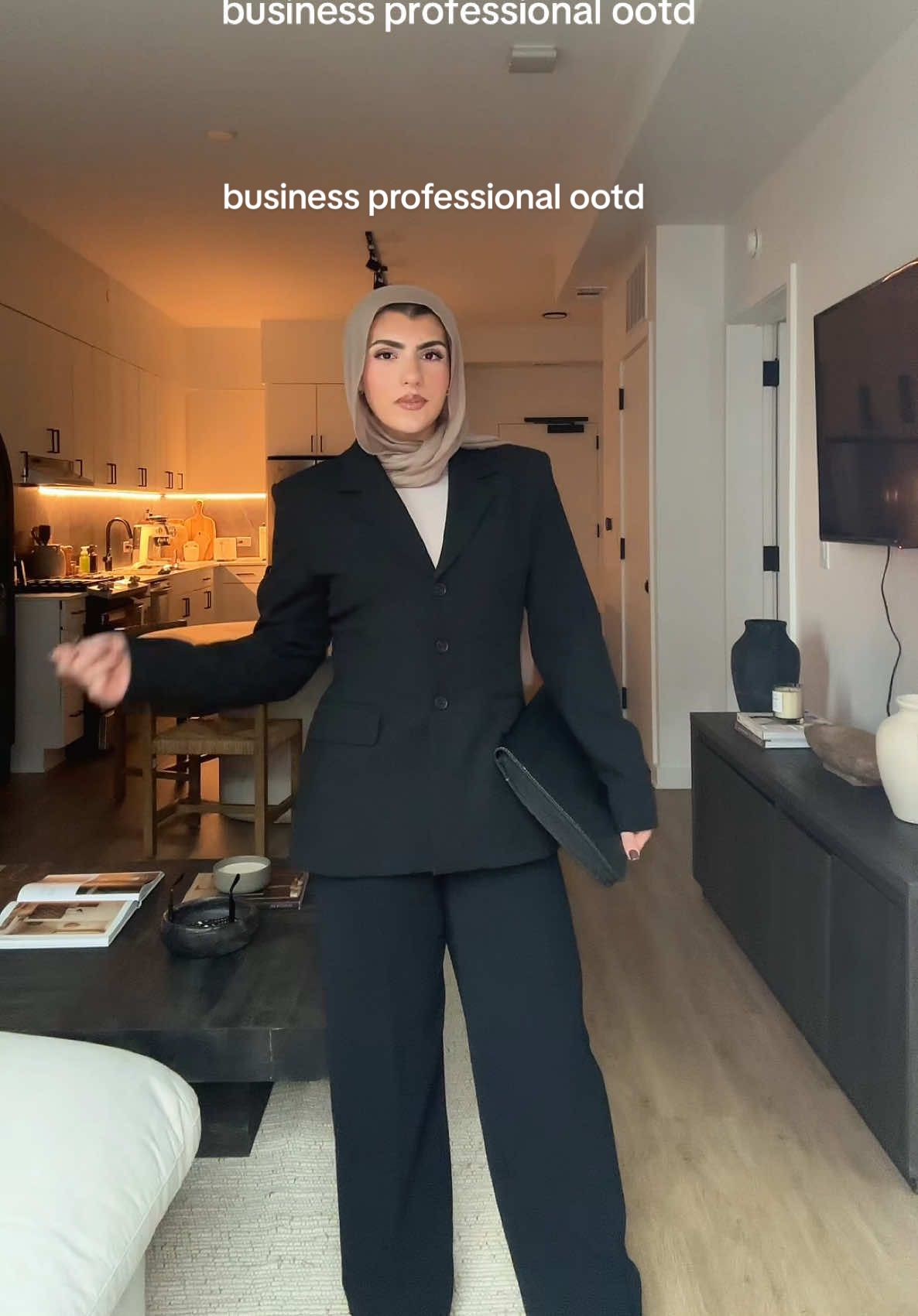 brought the suit out 😼 @Aritzia #OOTD #outfitinspo #1L #lawstudent #businessprofessional 