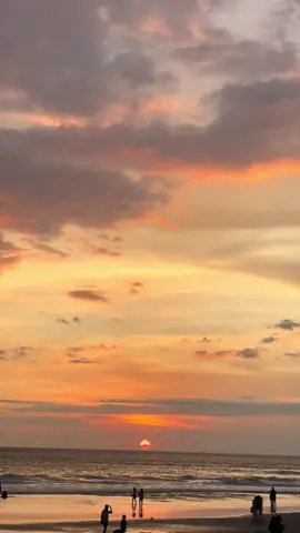 🥹 #sunset #sunsetbali #seminyaklife  #seminyak #bali #canggubali 