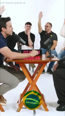 Uma análise sobre riqueza, explorando debates e atitudes. Descubra como a arrogância, a gratidão e as aspirações se entrelaçam nessa discussão. #riqueza #discussão #atitudes #gratidão #aspirações