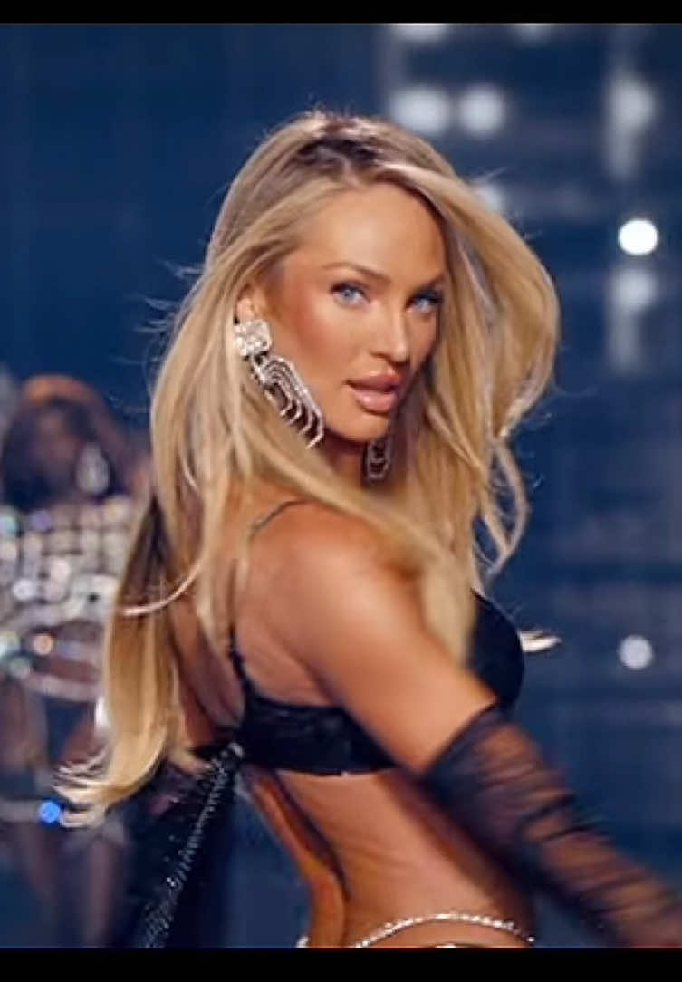 #VSFS #VSFashionShow2025 #candiceswanepoel #iconic @Candice @Victoria’s Secret 