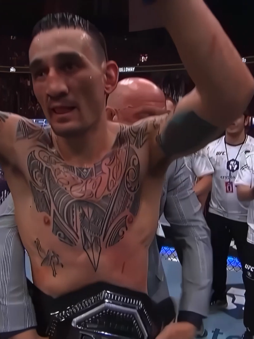 charles by submission. #UFC #maxholloway #charlesoliveira #mma