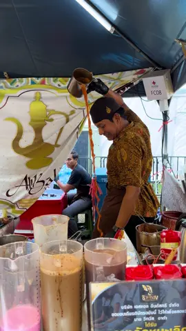 Bro, have a talent and a lovely smile. #bangkok #mysecondhome #cityvibes #amazingthailand 