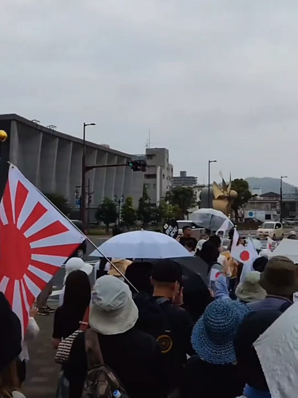 Aksi demo dijepang tolak imigran ke negara jepang, bendera kaisar telah dikibarkan #jepang #demo #imigrasi #savejapan #fyp 