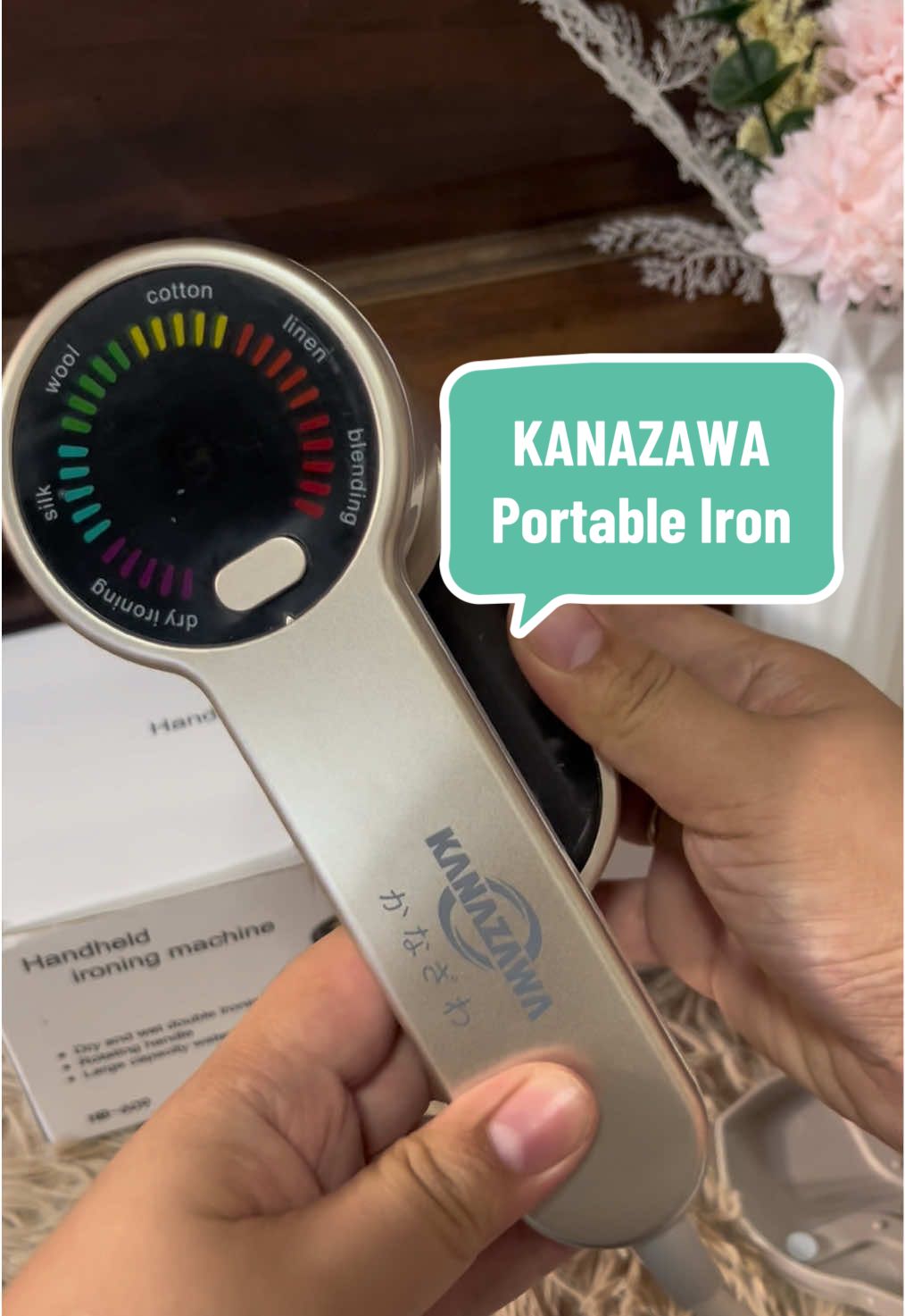 Hindi na kailangan maglatag pa ng ironing stand dahil pwede kana mag plantya ng naka hang or naka flat kahit sa maliit na table lang super cute lang din ng size nitong Kanazawa Portable Iron kaya pwedeng dalhin kahit saan. ☺️ #kanazawaportableiron #portableiron #wetanddryiron #ironforclothes #portableironsteamer 