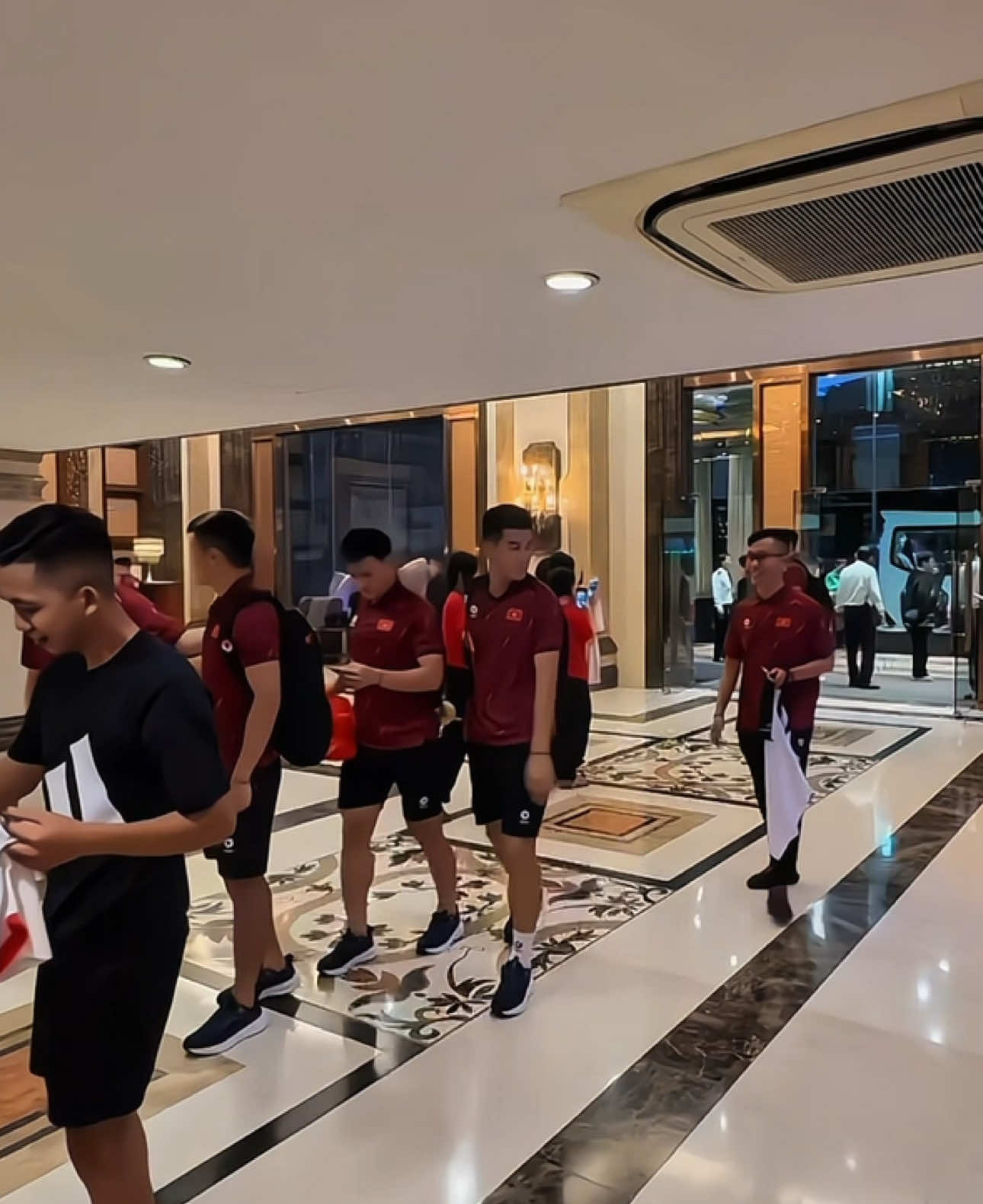 Hẹn Gặp Các Chiến Binh Áo Đỏ Ngày Gần Nhất 🇻🇳🇻🇳🇻🇳 #phatthichaodau #ĐTVN 
